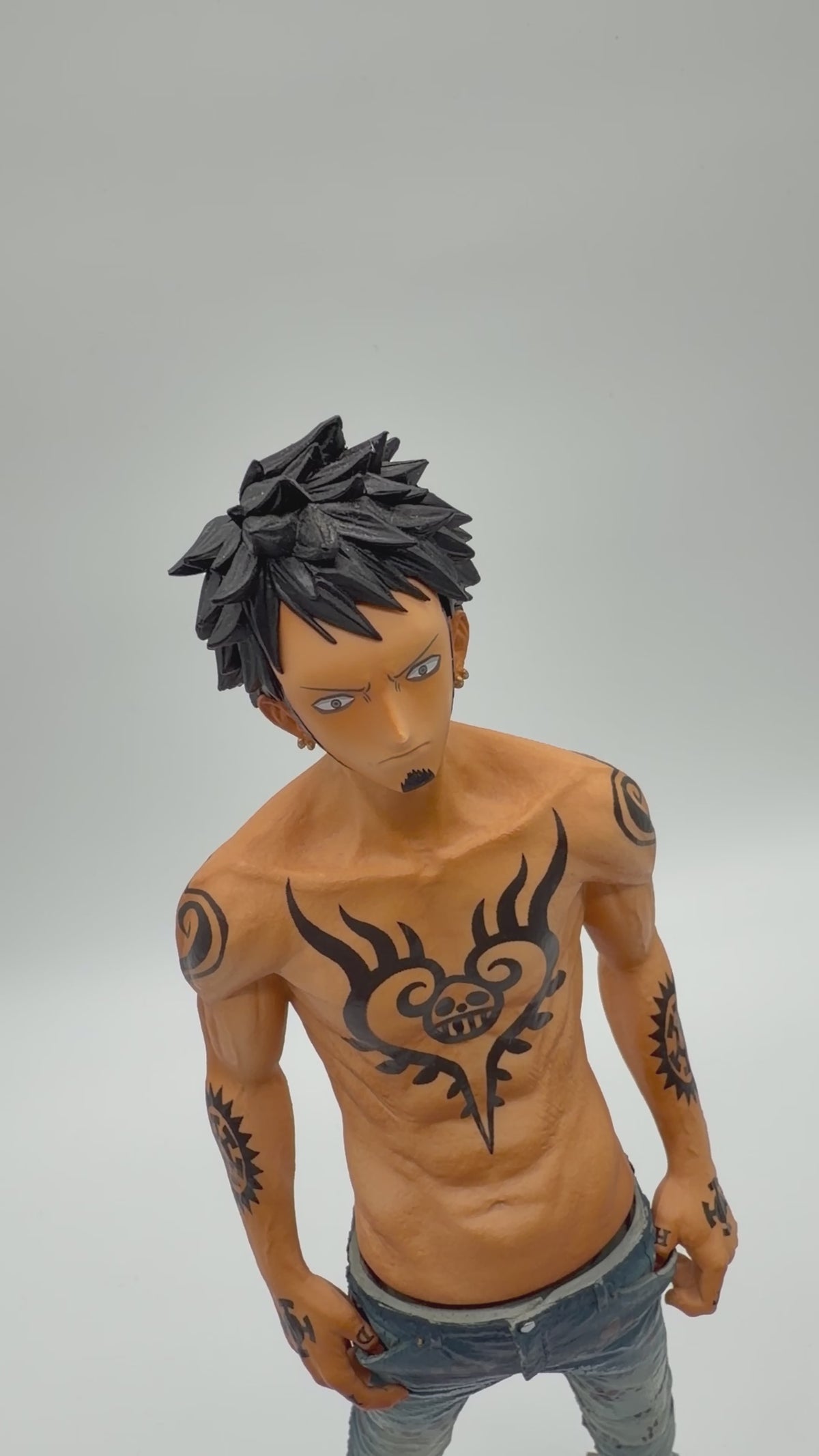 Große Law Figur aus One Piece ohne T-Shirt | Original aus Japan 🇯🇵
